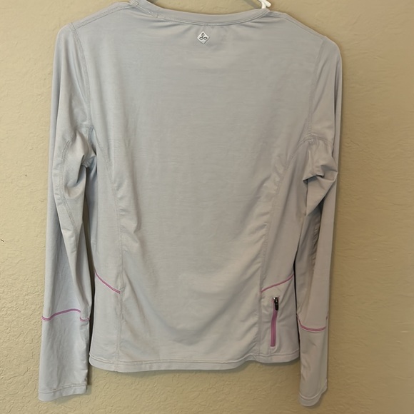 Prana long sleeve workout - Picture 3 of 4